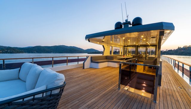 ALBATROS EXPLORER yacht charter 4