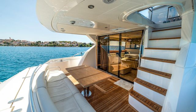 2 DRUNK yacht charter 4