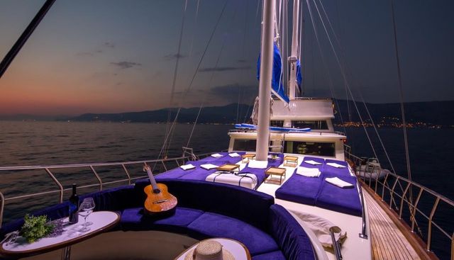 SAINT LUCA yacht charter 3