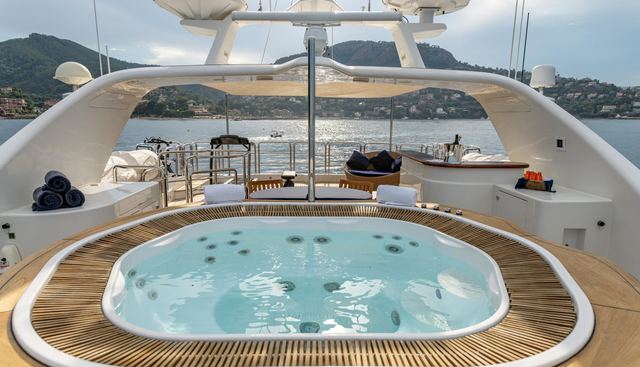 SEA BLUEZ yacht charter 3
