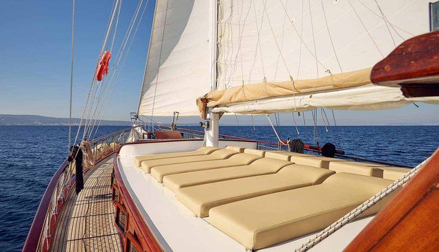 LINDA yacht charter 4