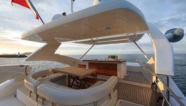 QUESTA È VITA yacht charter 4