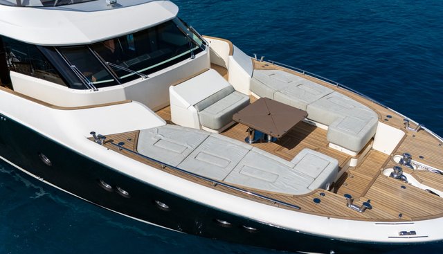 BELLA LUNA yacht charter 3