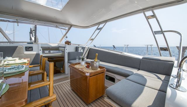 LADY 8 yacht charter 4