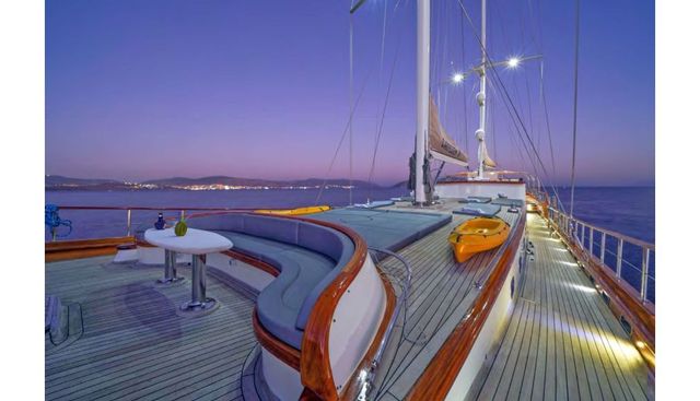 LA BELLA VITA yacht charter 4