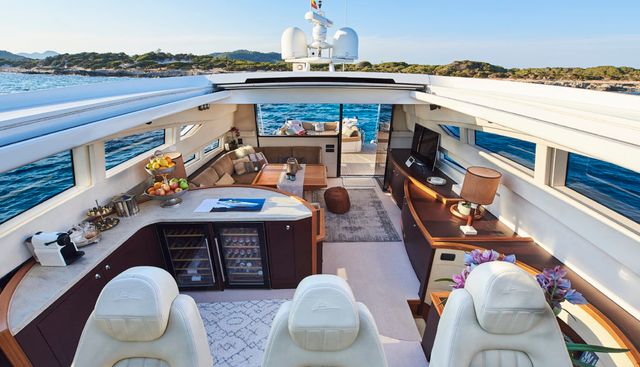 OCEANS 5 yacht charter 3