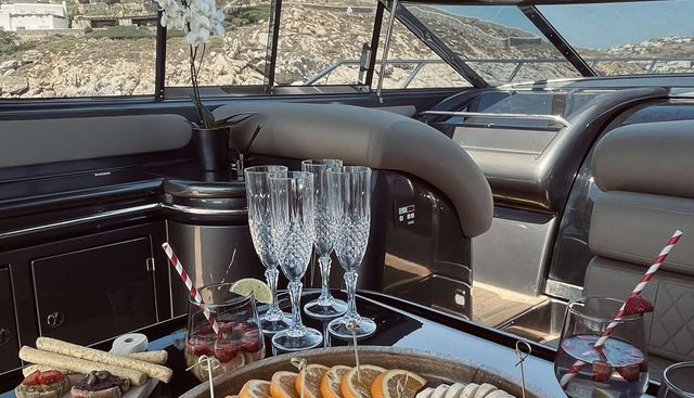 007 yacht charter 5