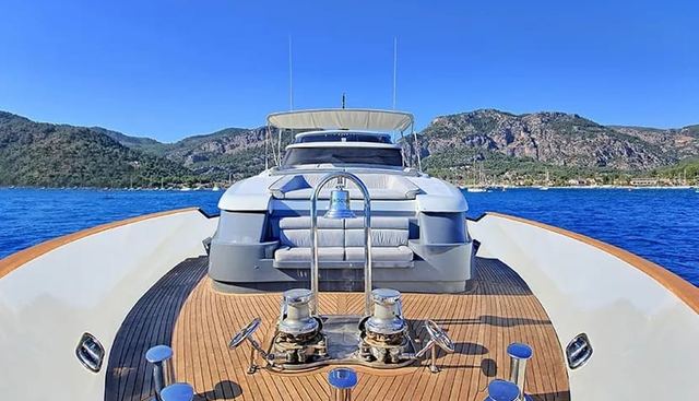 CROCUS yacht charter 3