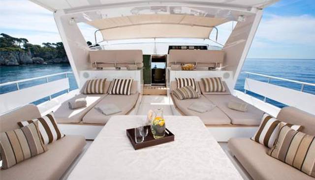 SUNLINER X yacht charter 3
