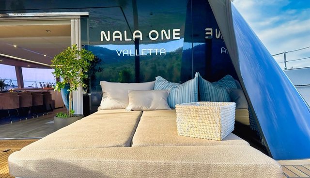HONEYBIRD yacht charter 5