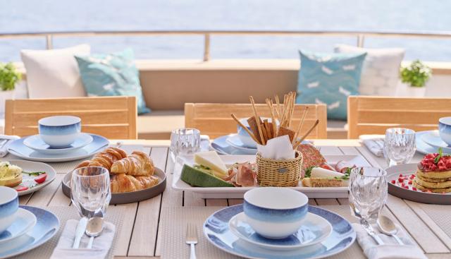 HELIOS yacht charter 5