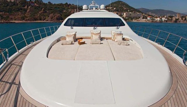 YOT CAPRI yacht charter 3