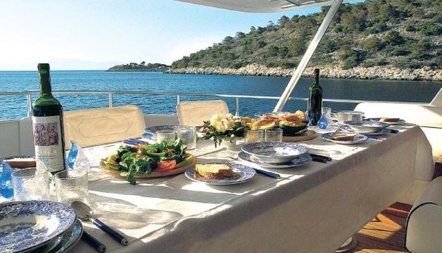 OH QUE LUNA yacht charter 5