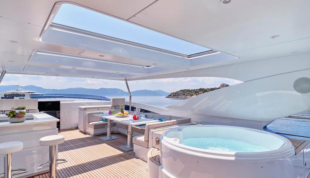 HAKUNA MATATA yacht charter 4