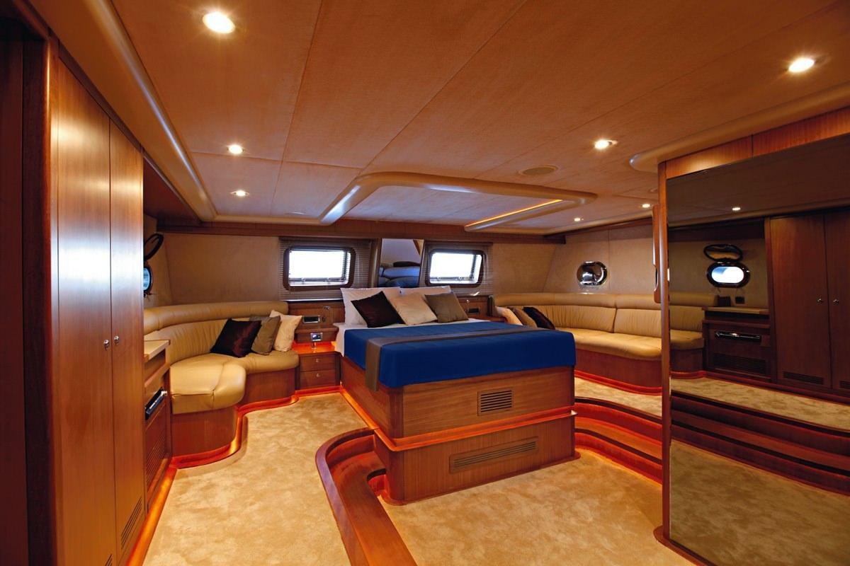 MISS B yacht charter 4