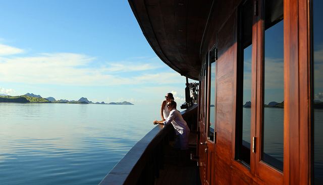 ALILA PURNAMA yacht charter 4