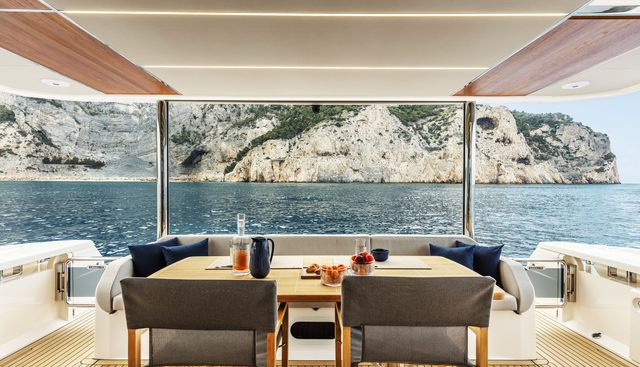 LEGEND II yacht charter 4