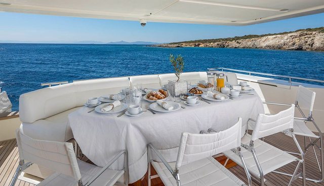 LAZY DAYS yacht charter 5