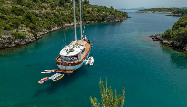 GREEN RAY yacht charter 5