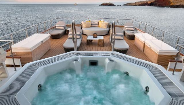 GALAPAGOS EXPLORER yacht charter 2