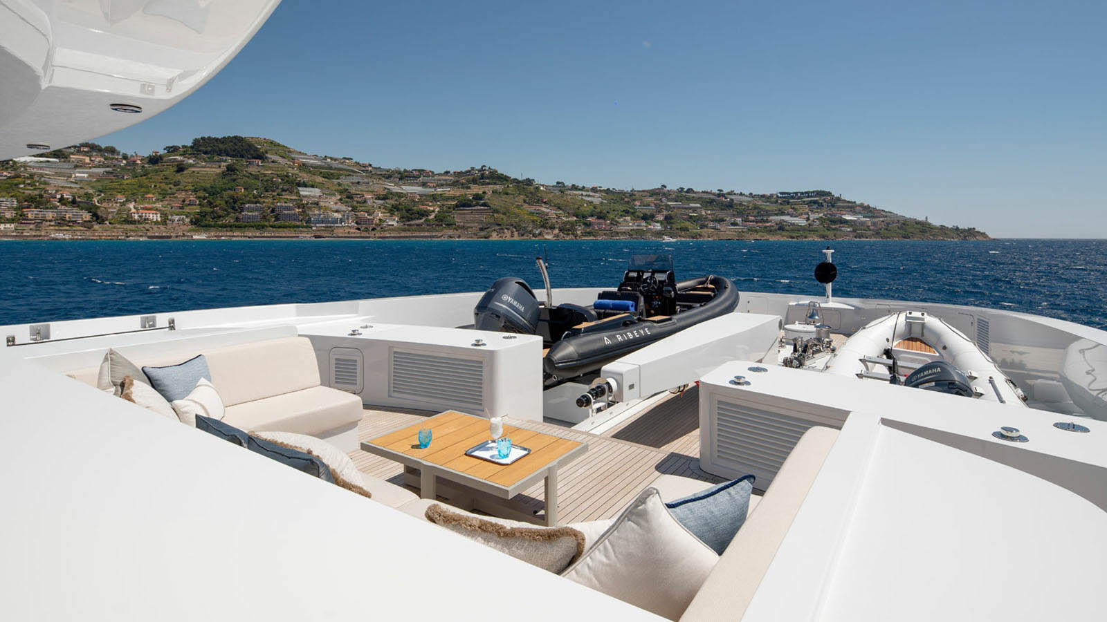 MOSKITO yacht charter 3