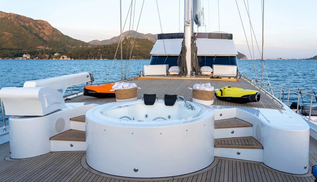 GOOD LIFE yacht charter 3