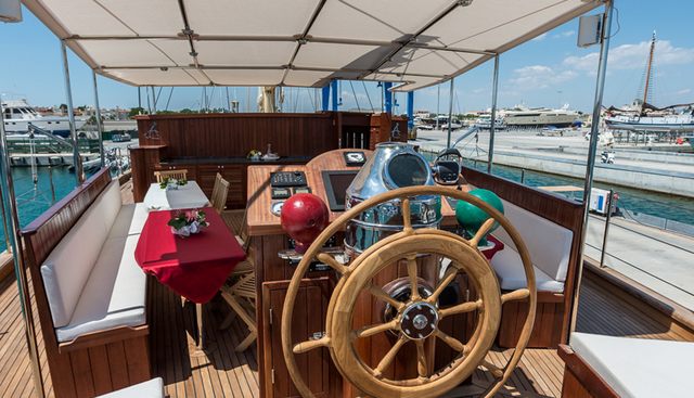 RHEA yacht charter 5