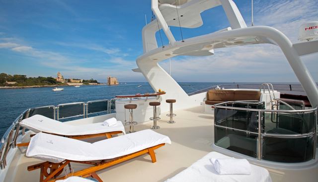 INOUIS yacht charter 4