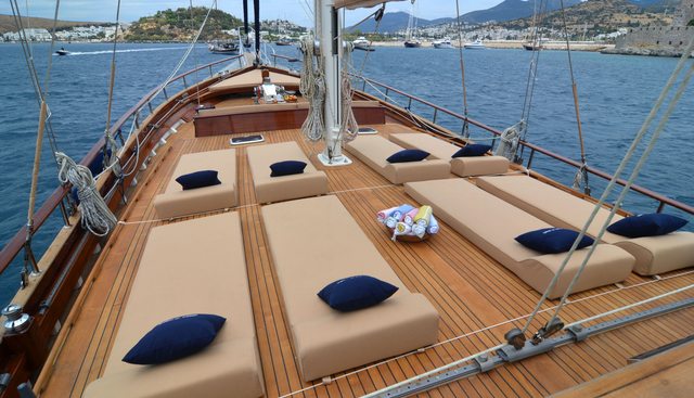 MAR & MAR yacht charter 3