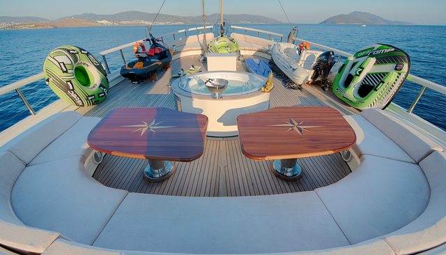 QUEEN OF SALMAKIS yacht charter 5