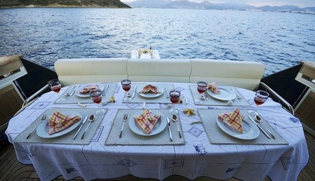 SAKURA yacht charter 5