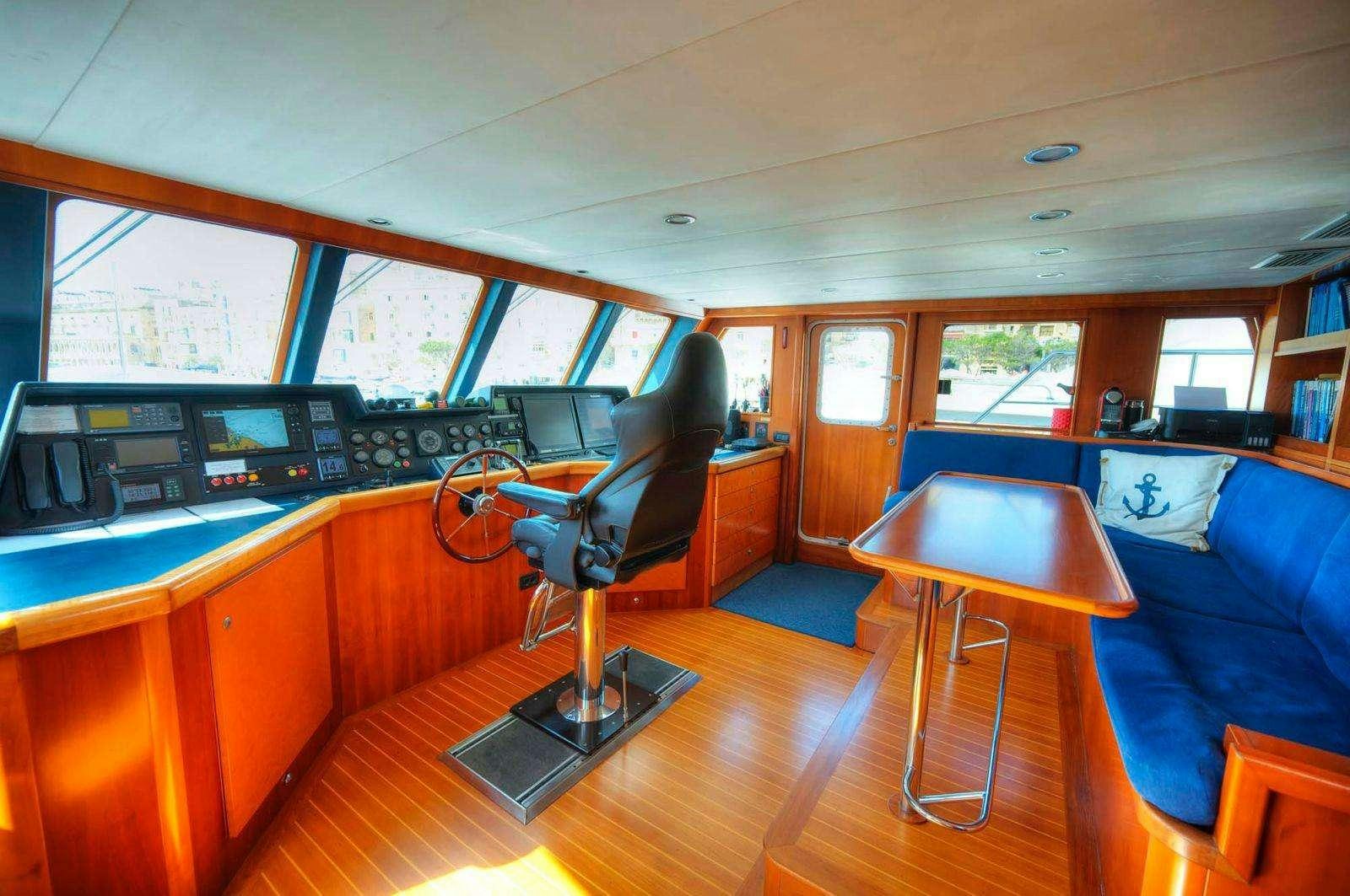 VOYAGER yacht charter 4