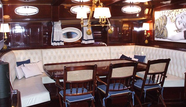 MI REINA yacht charter 5
