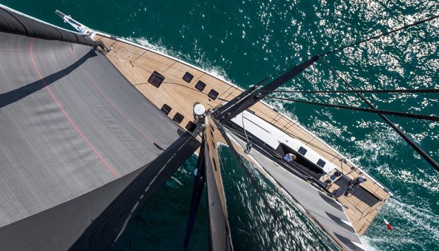 O2 yacht charter 3