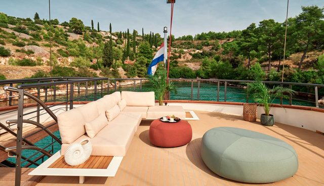 ANETTA yacht charter 5