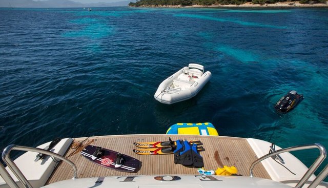 EOL B yacht charter 5