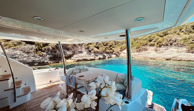 SARAHLISA yacht charter 5