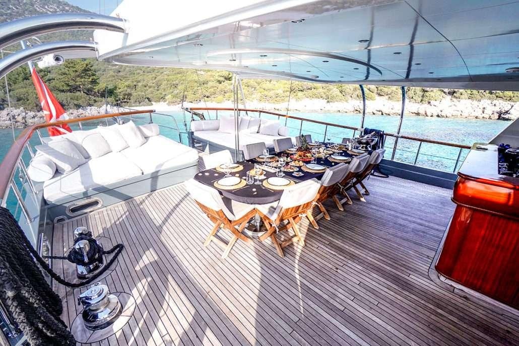 VIRTUOSO yacht charter 4