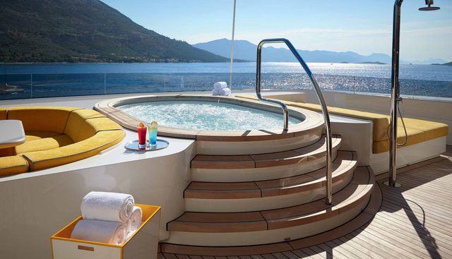 AQUARIUS yacht charter 3