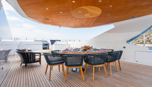 BLUE MOON yacht charter 5