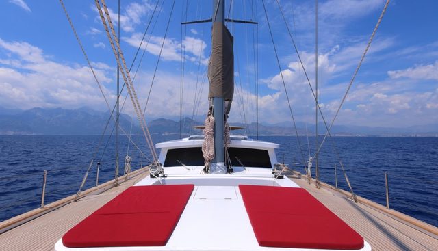 MOSS yacht charter 3