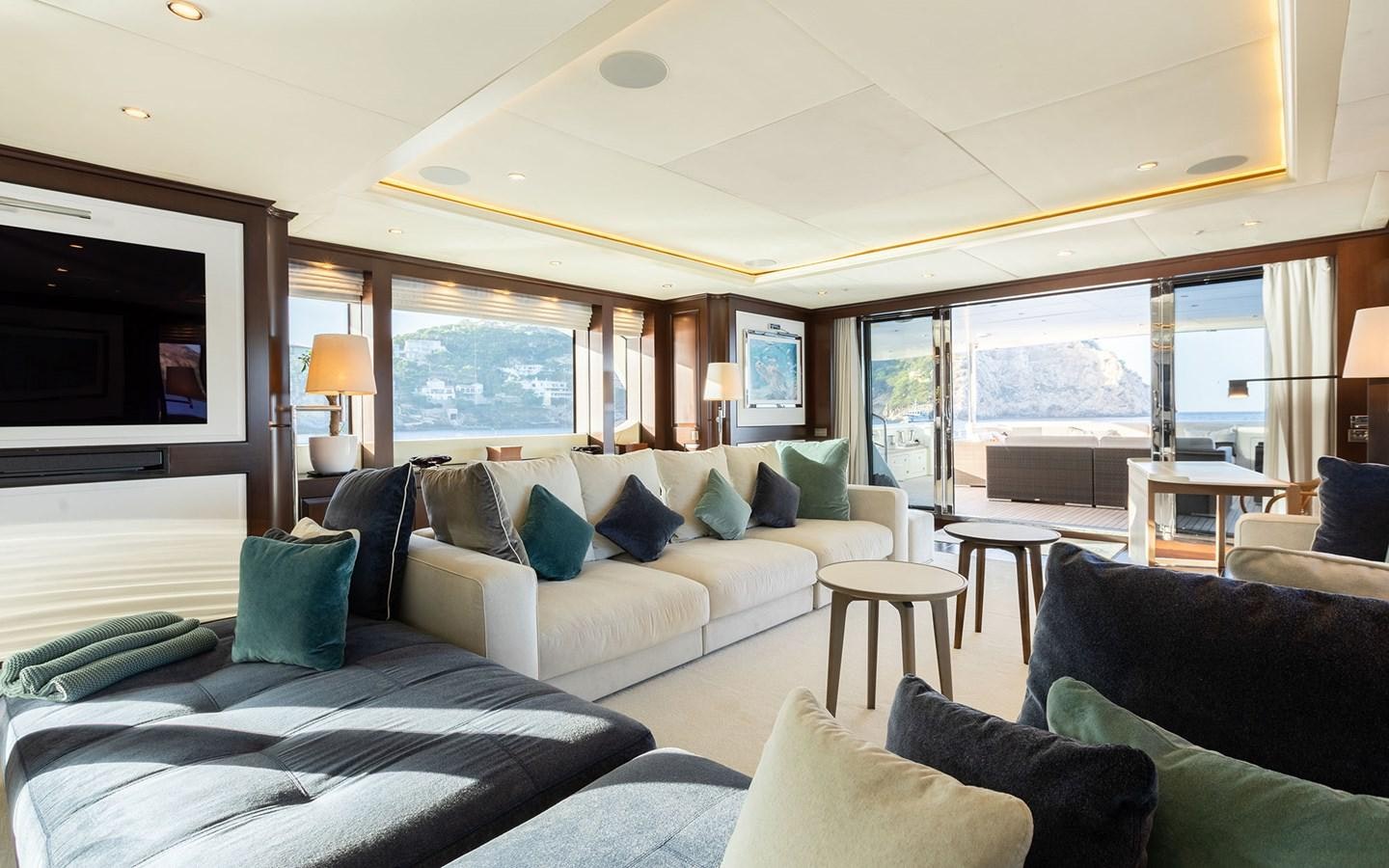 MAXIMILIAN MMIV yacht charter 5