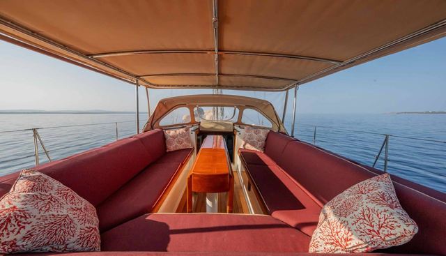 LILLA yacht charter 3