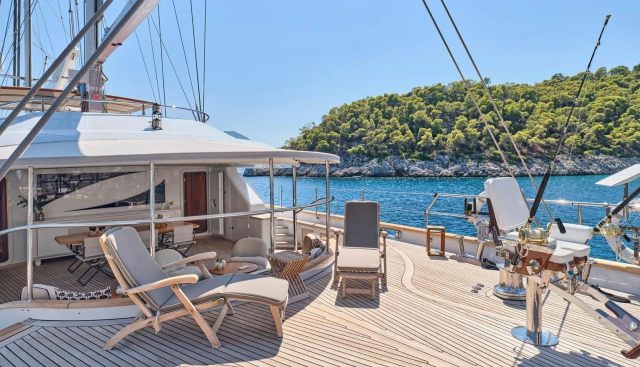 ALMYRA II yacht charter 4