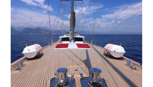MOSS yacht charter 4