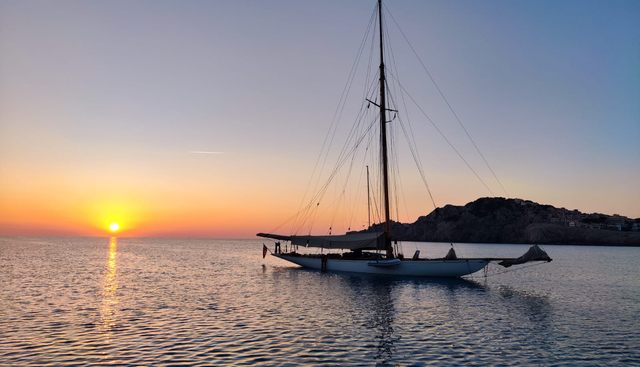 MARISKA yacht charter 4
