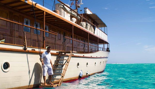 OVER THE RAINBOW OF LONDON yacht charter 4