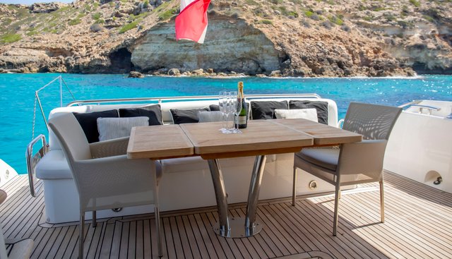 MIDNIGHT SUMMER DREAM yacht charter 5