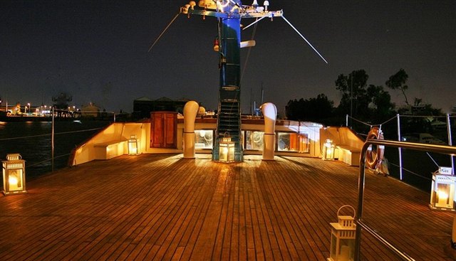 FALCAO UNO yacht charter 3