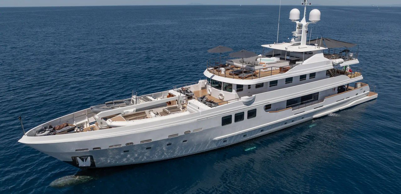 R23 YACHT CHARTER yacht charter